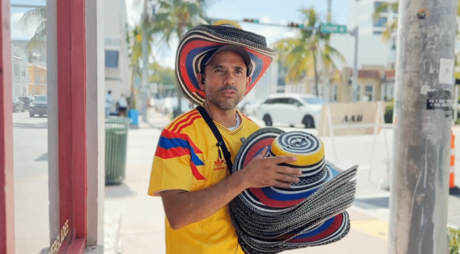 El colombiano que se fue a vender sombreros vueltiaos para ver a la Selección en el Mundial