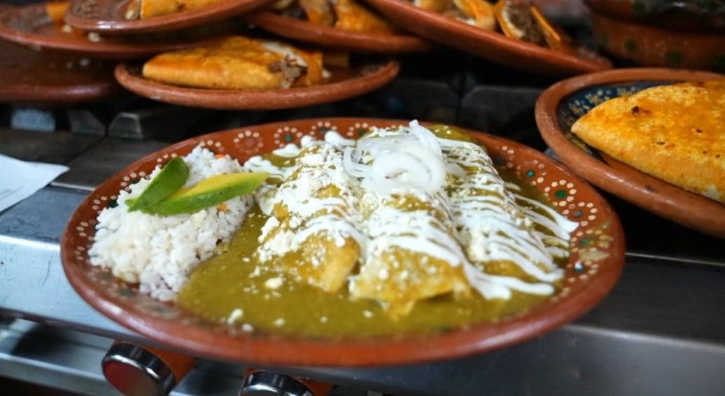El restaurante en Guadalajara famoso por sus tortas ahogadas y sus birrias