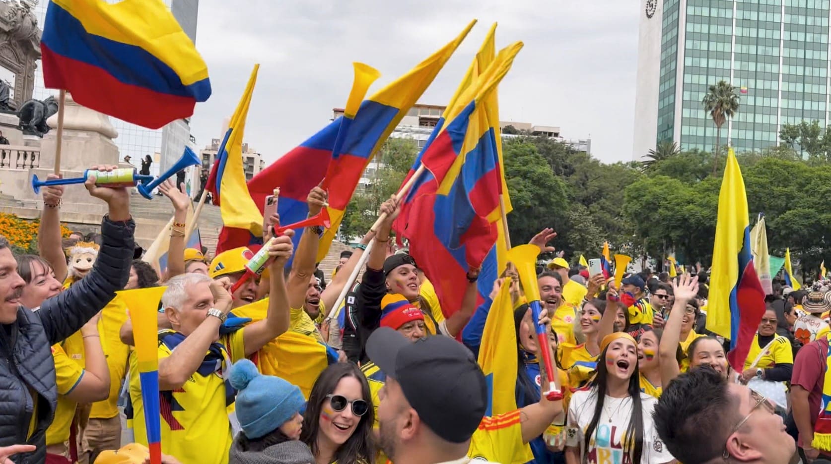 ¡Emocionante! Así se vivió el banderazo colombiano en México antes del debut de la tricolor en el Mundial