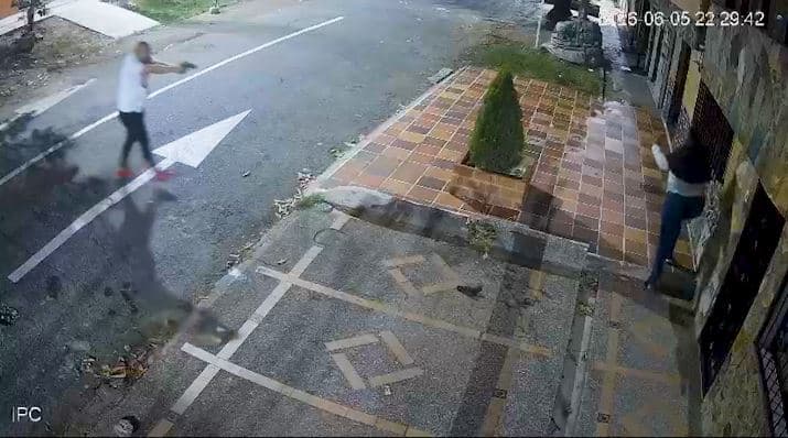 Tres personas encarceladas por la muerte de dos policías en Medellín