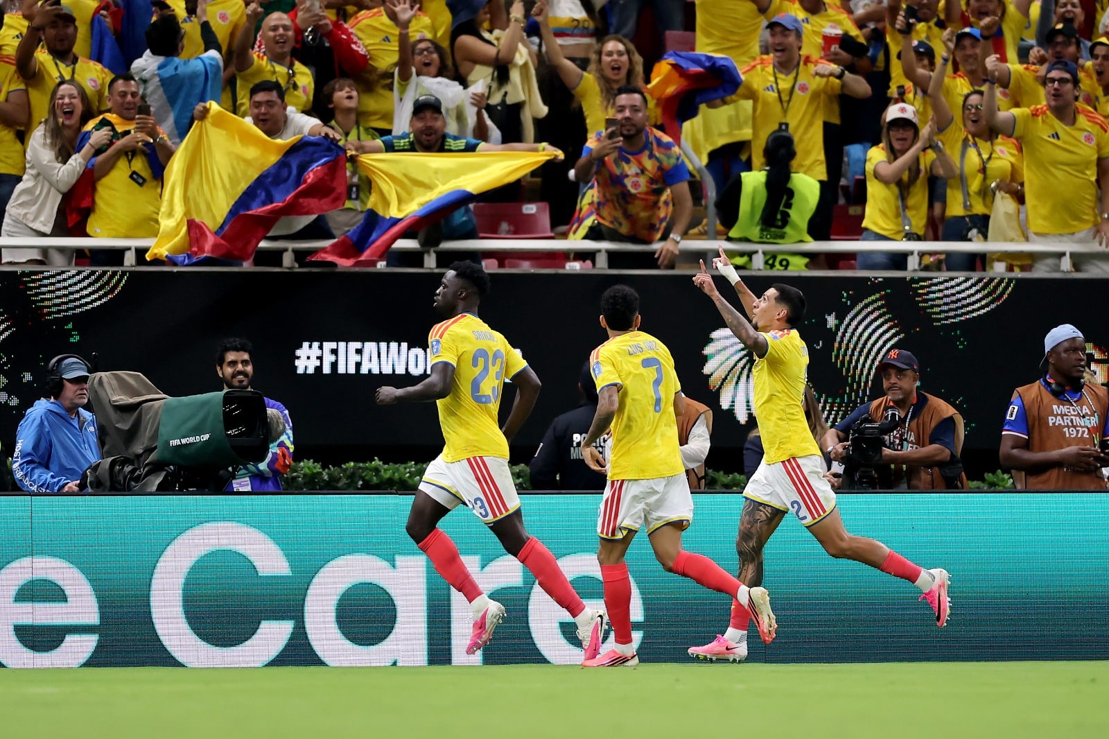 Ganó Colombia y clasificó a los dieciséisavos del Mundial: peleará el primer lugar ante Portugal