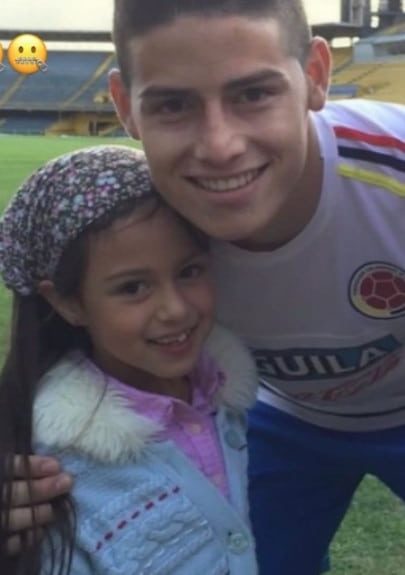 James Rodríguez en el evento protocolario con el presidente Gustavo Petro