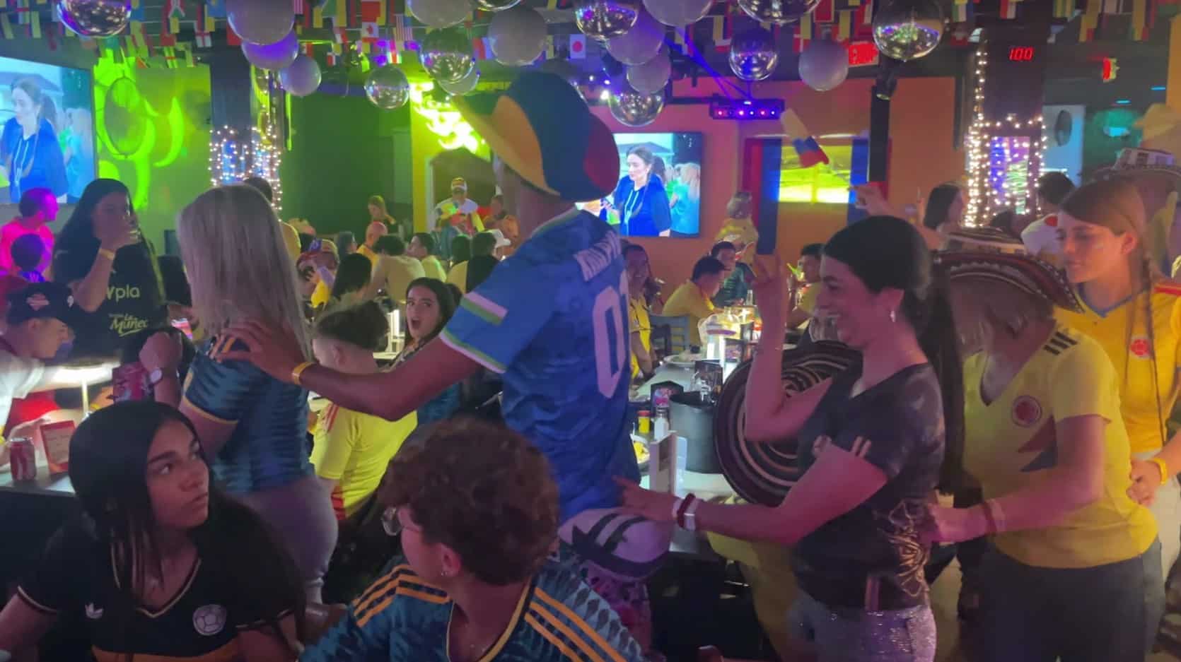 ¡La fiesta se desató en Miami! Así celebraron los colombianos el triunfo de la tricolor en el debut del Mundial