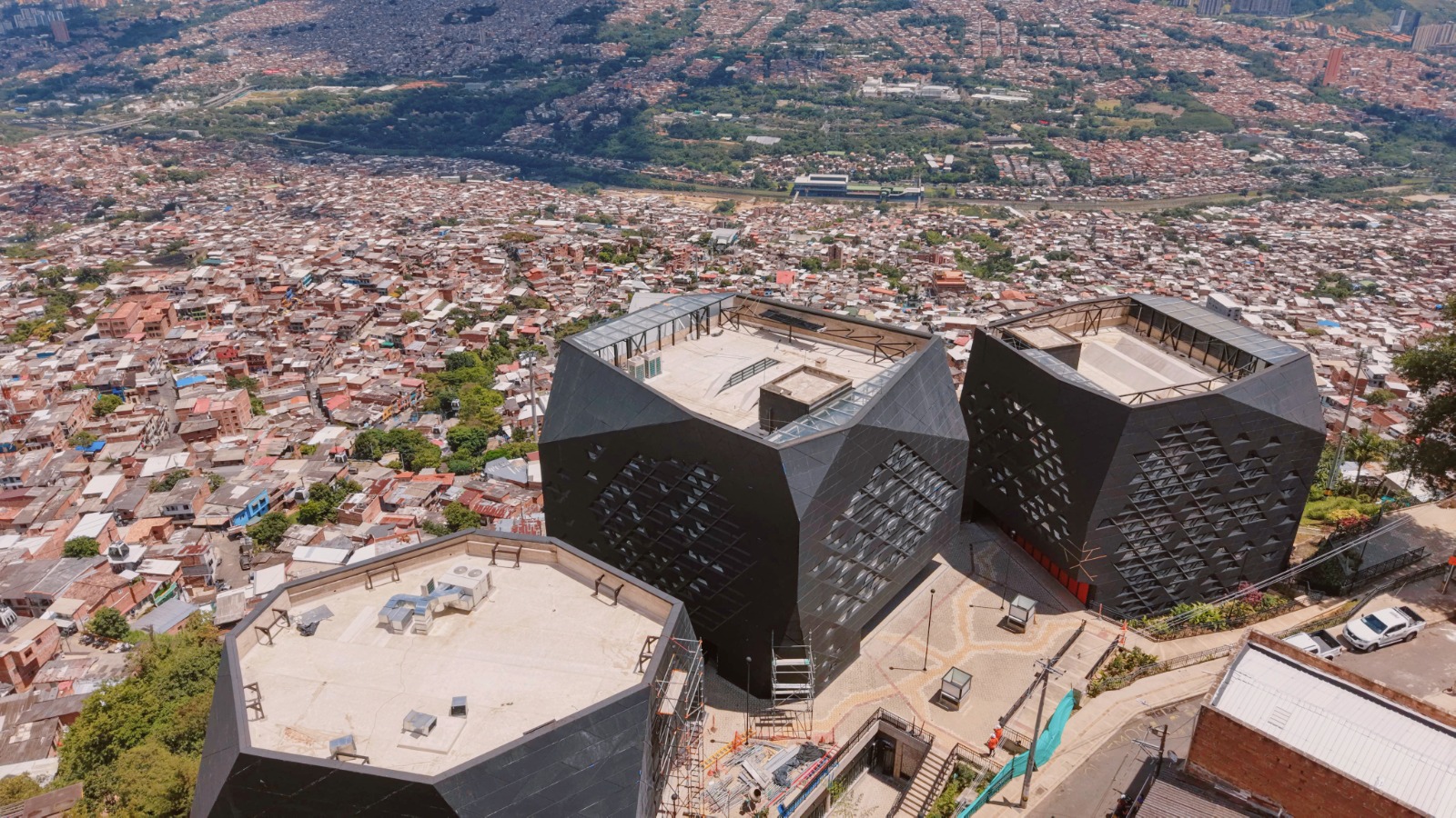La biblioteca Santo Domingo abre sus puertas después de once años de espera