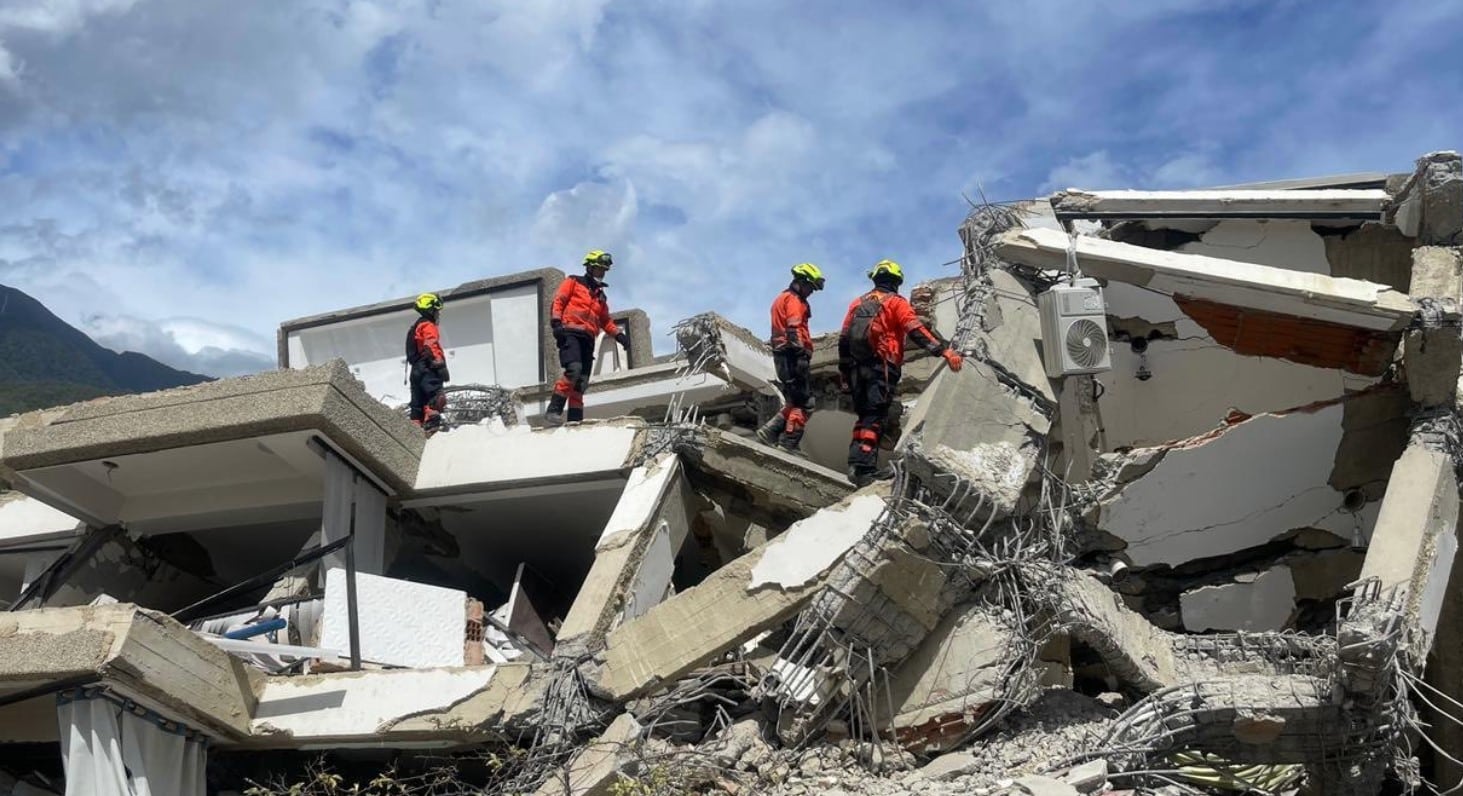 Más de 2.300 rescatistas de 25 países apoyan labores de búsqueda tras terremotos en Venezuela