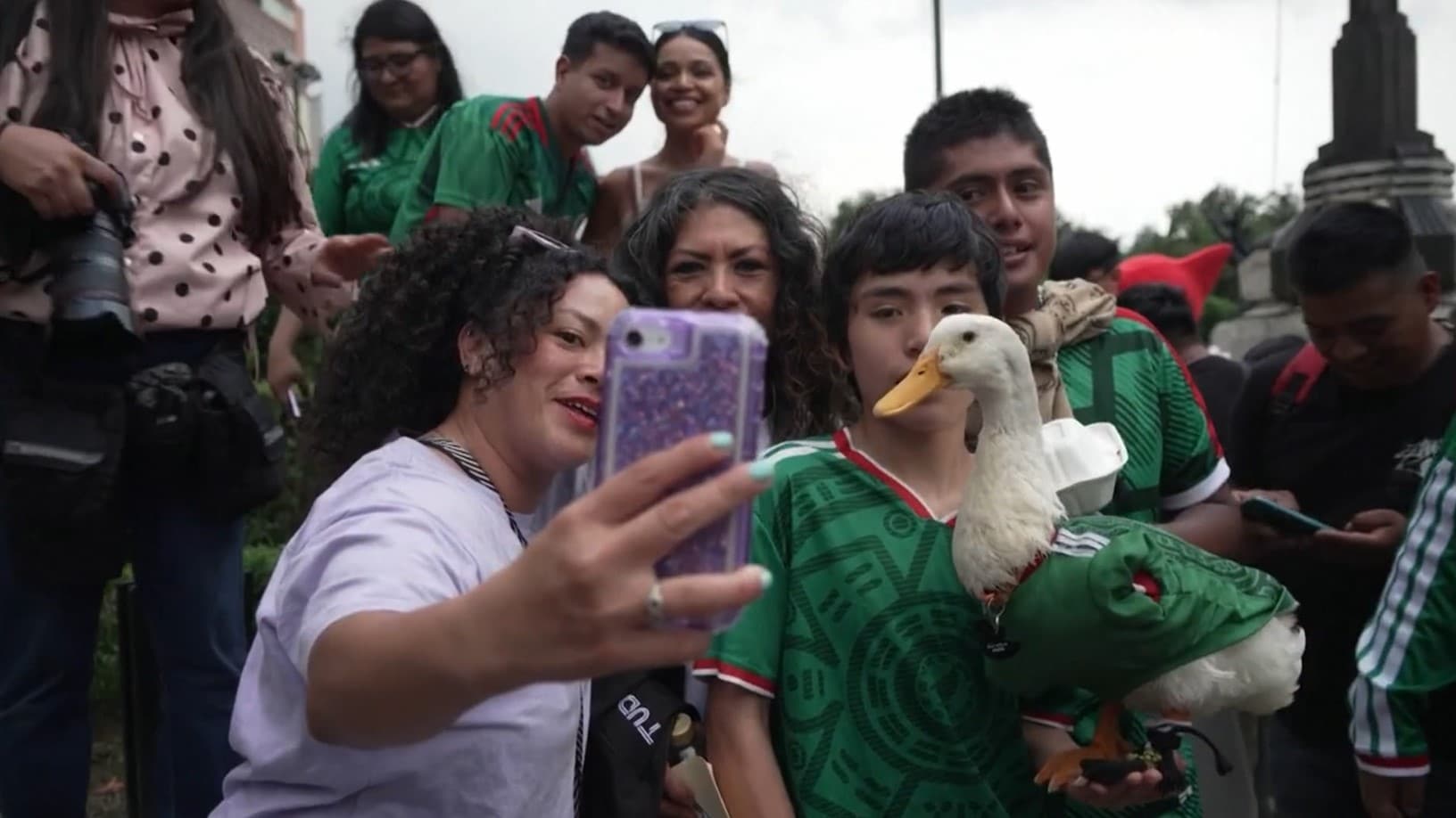 Merlín, el pato que se convirtió en embajador oficial de la FIFA en el Mundial