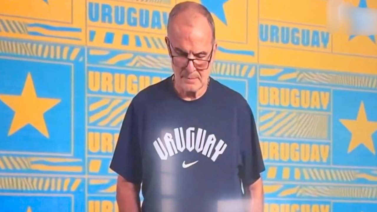 Marcelo Bielsa responde a las críticas por su expresión en la presentación del partido