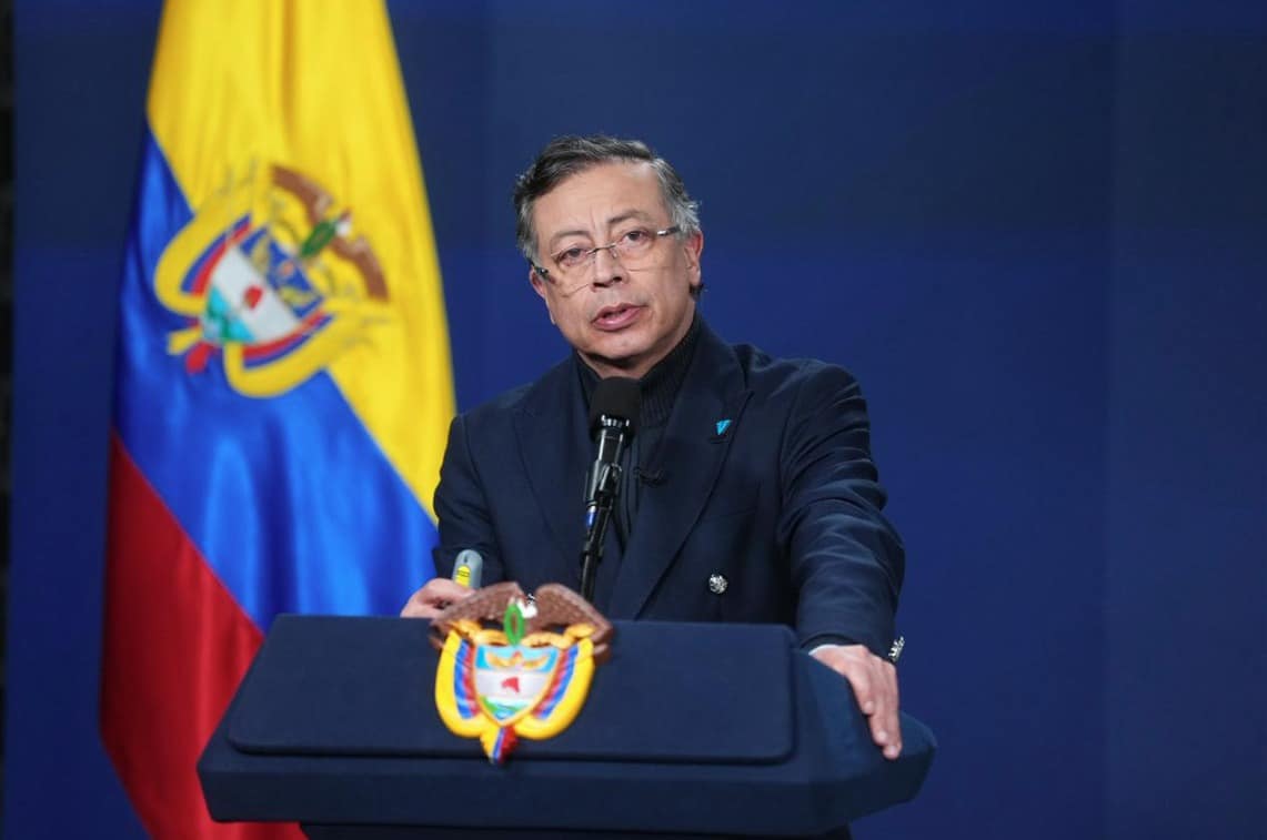 Petro da un paso atrás en la Constituyente, por ahora, y apoya suspender la recolección de firmas