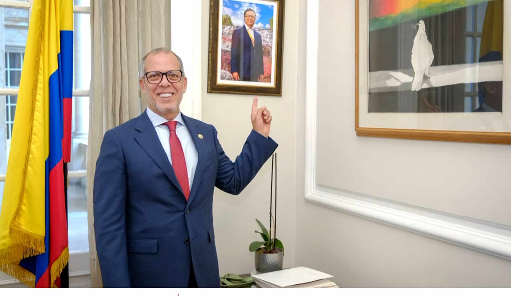 Suspenden al embajador Alfredo Saade hasta la segunda vuelta presidencial por presunta participación política
