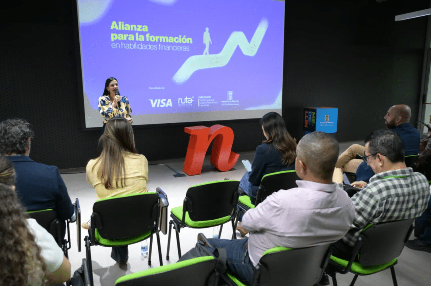 Medellín ofrece 7,000 cupos para educación financiera gratuita