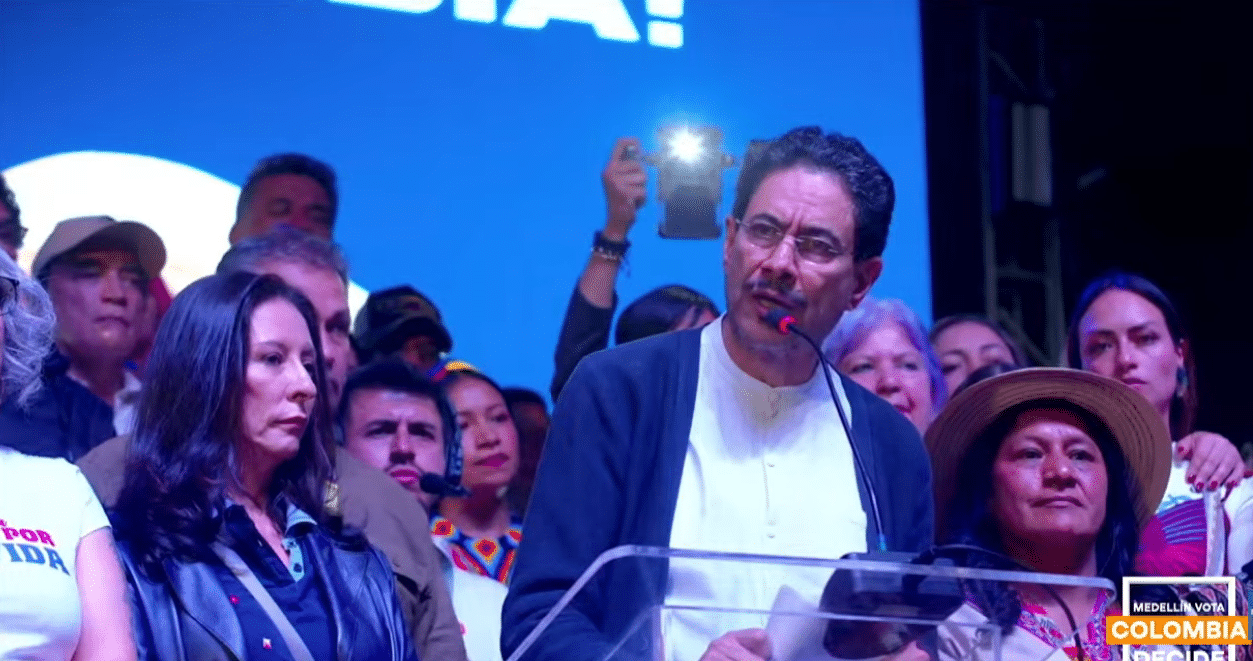 Iván Cepeda anuncia impugnación de 33.000 mesas y pide vigilancia durante el escrutinio