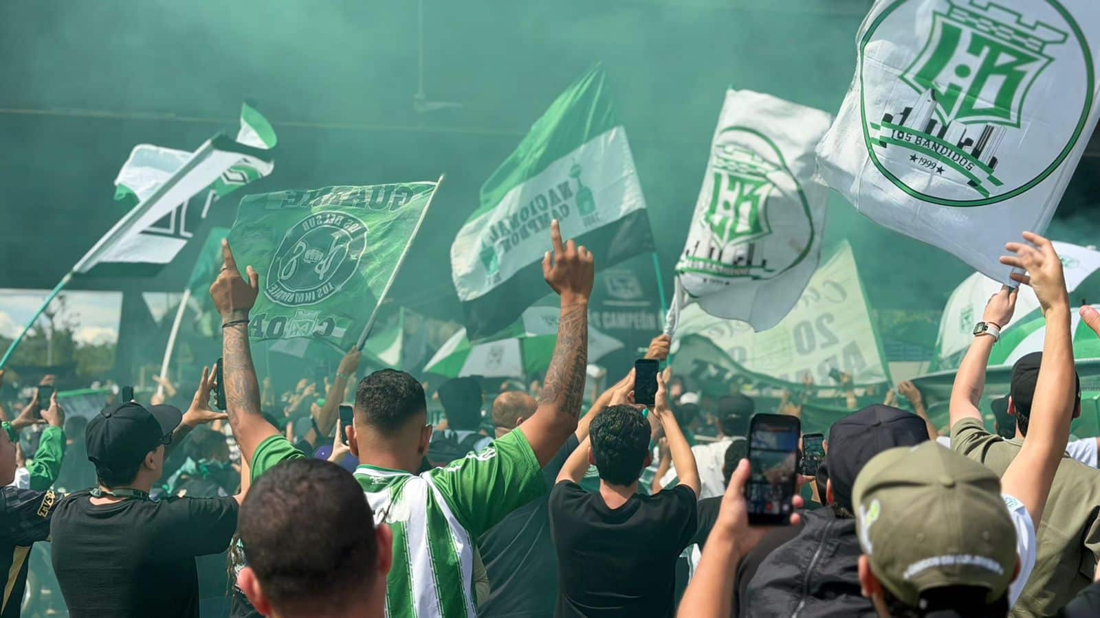 Así despidieron los hinchas de Nacional rumbo a Barranquilla por el partido de ida contra Junior