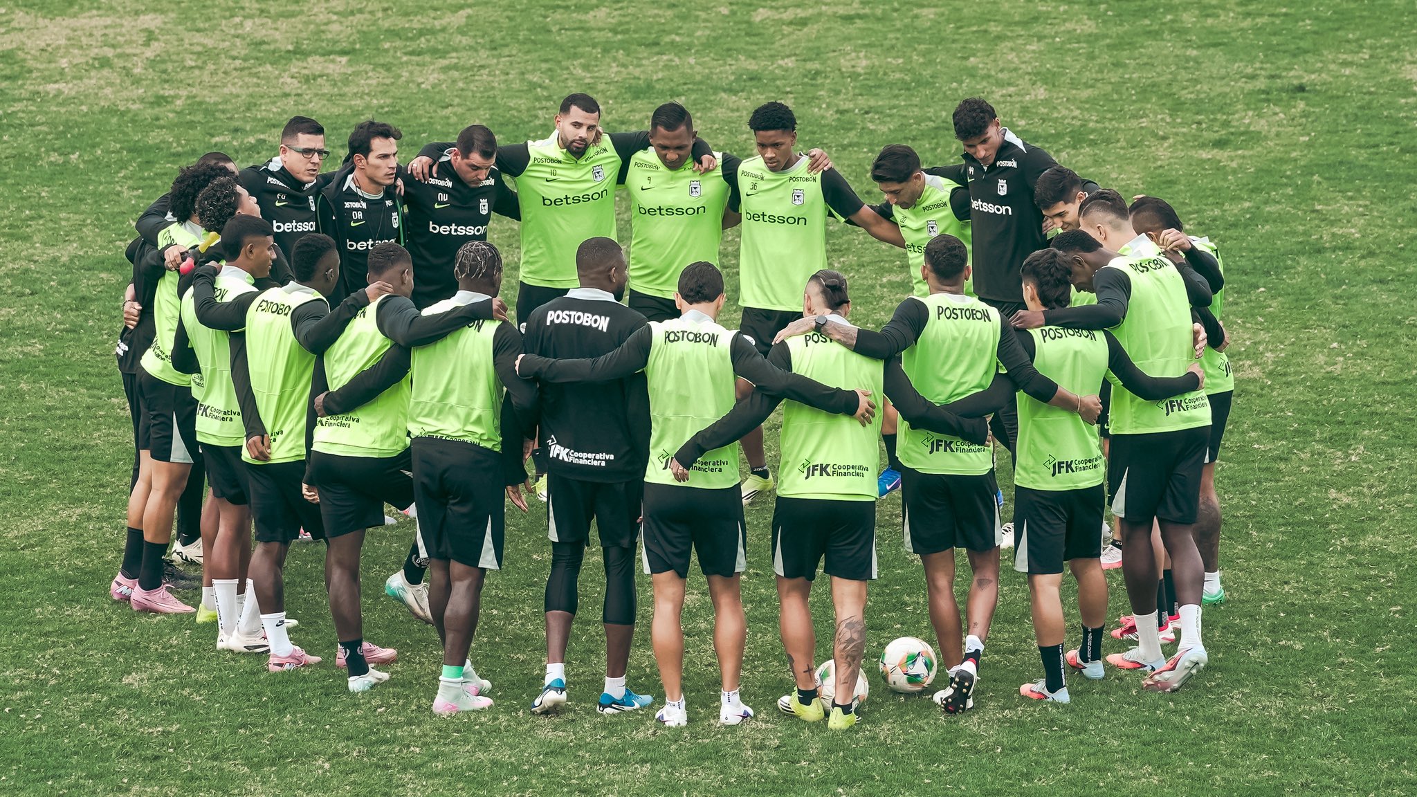 Diego Arias deja ser el técnico de Atlético Nacional
