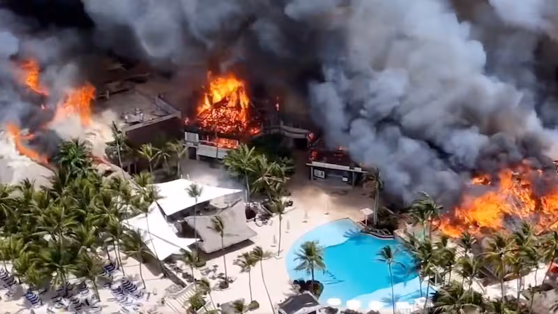 Impactante incendio en hotel de República Dominicana dejó una turista muerta y más de 1.600 huéspedes evacuados