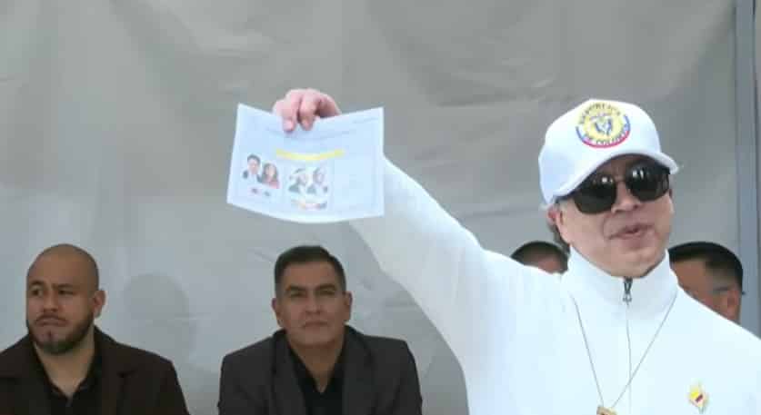 Lo volvió a hacer: Petro mostró otra vez su voto a favor de Cepeda