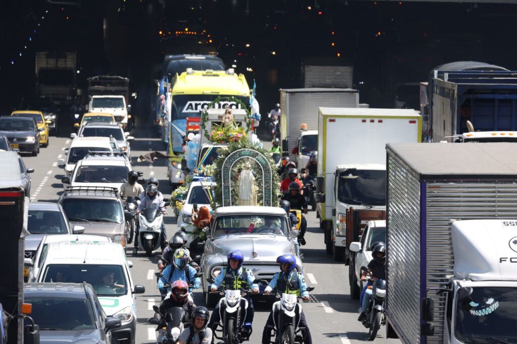 Caravana en Medellín para conmemorar el Día de la Virgen del Carmen