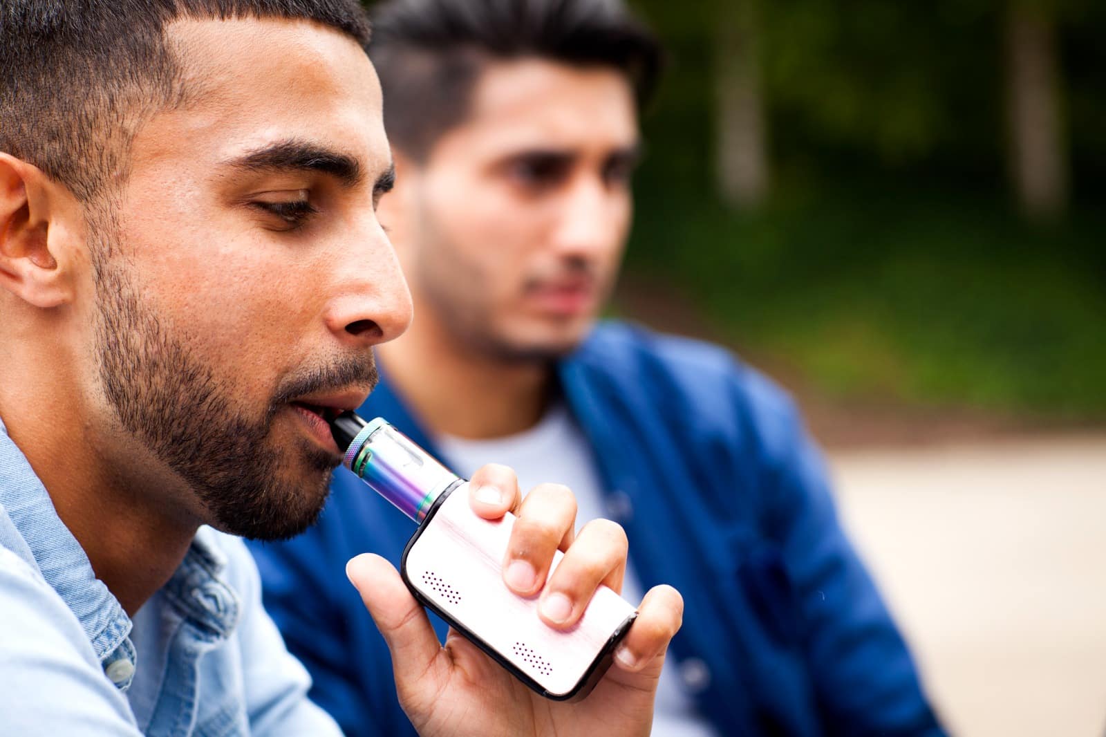 ¿Consume vapeador o cigarrillo electrónico? Por esta razón lo podrían multar en Colombia