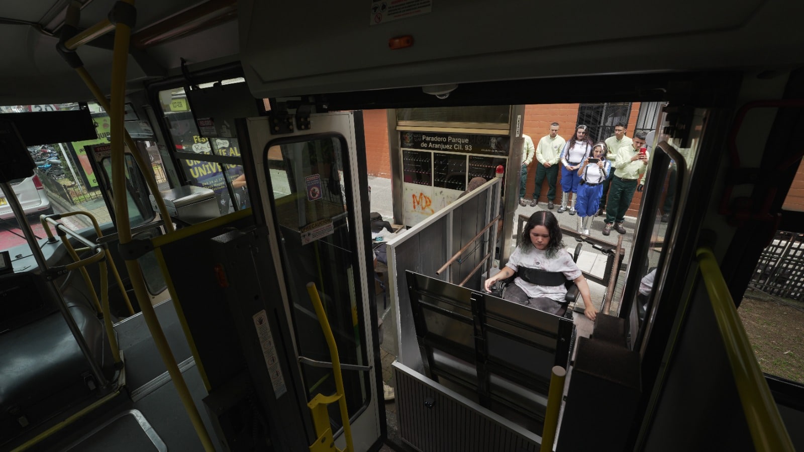 Plataforma innovadora para facilitar el acceso de personas con movilidad reducida a los buses en Medellín