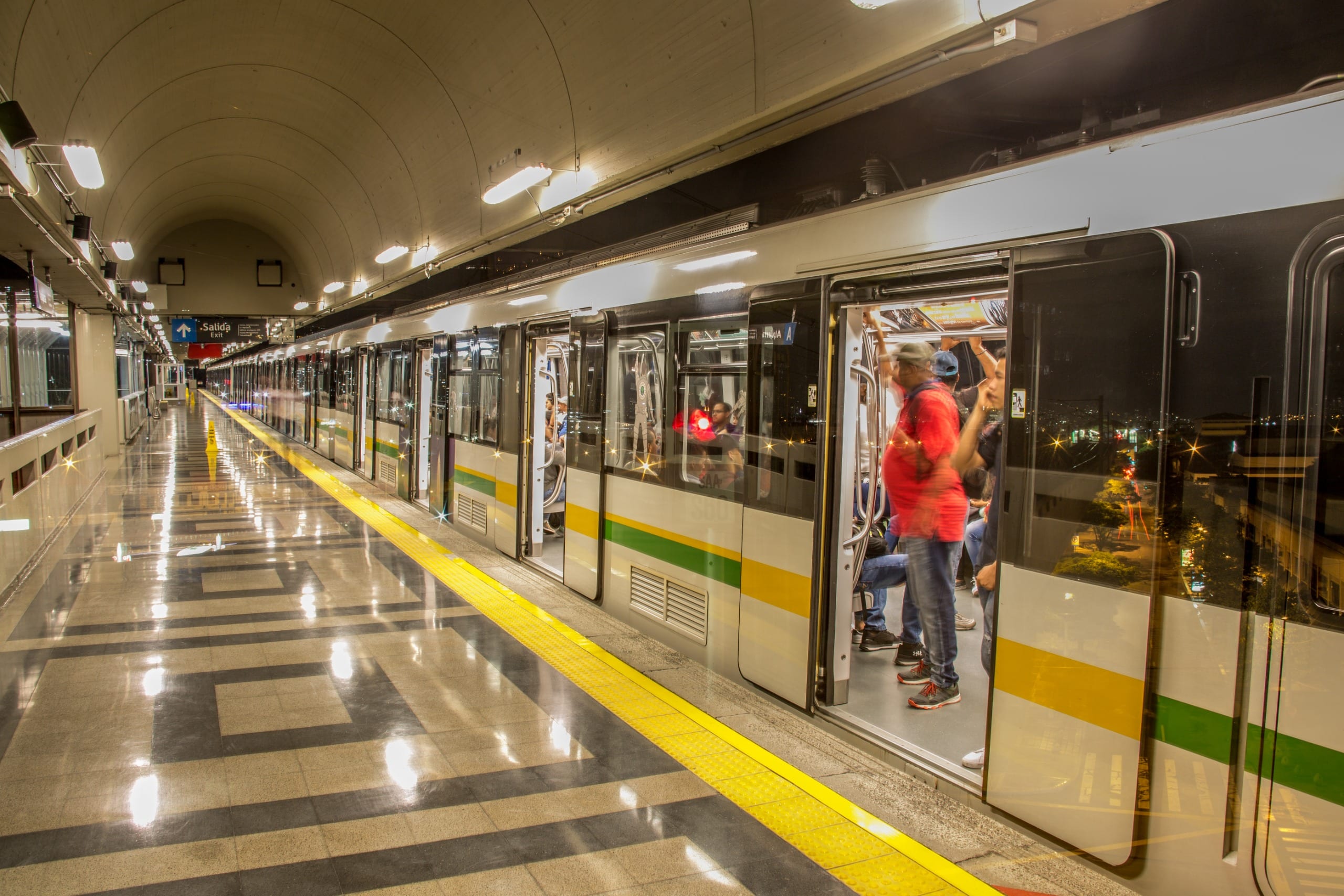¿Estudia en Medellín? Así podría pagar solo $1.600 por viaje en el metro