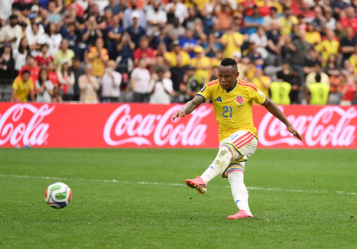 La Federación Colombiana de Fútbol rechaza amenazas contra Jaminton Campaz