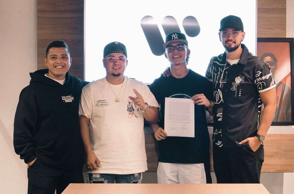 Jarah de Medellín Music Lab firma con Warner Music