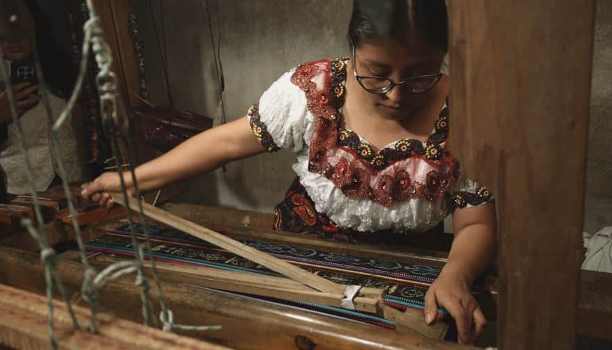 La curiosa pasarela en Colombiamoda que hace homenaje a la historia musical del país