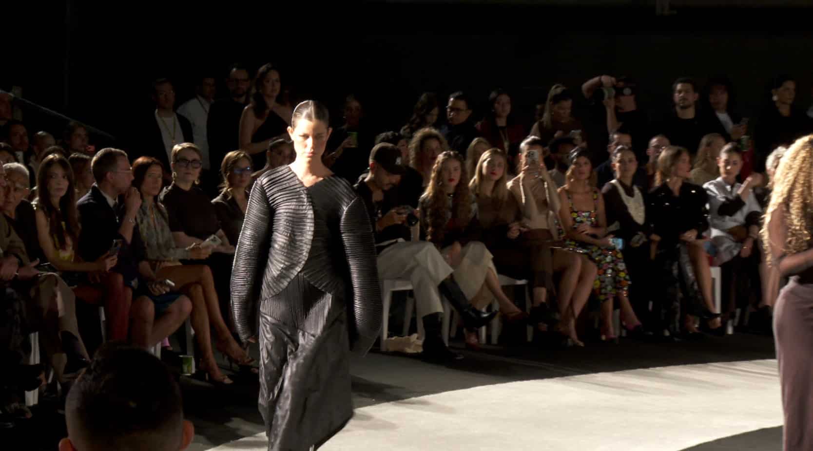 “Oh My Heart”: la pasarela inaugural de Colombiamoda 2026 convirtió el duelo en moda