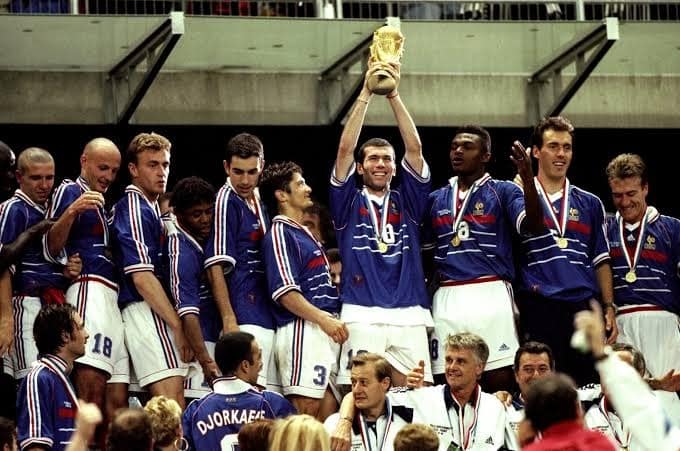 Tras no ganar el Mundial, Francia presentó a su nuevo entrenador 'leyenda'
