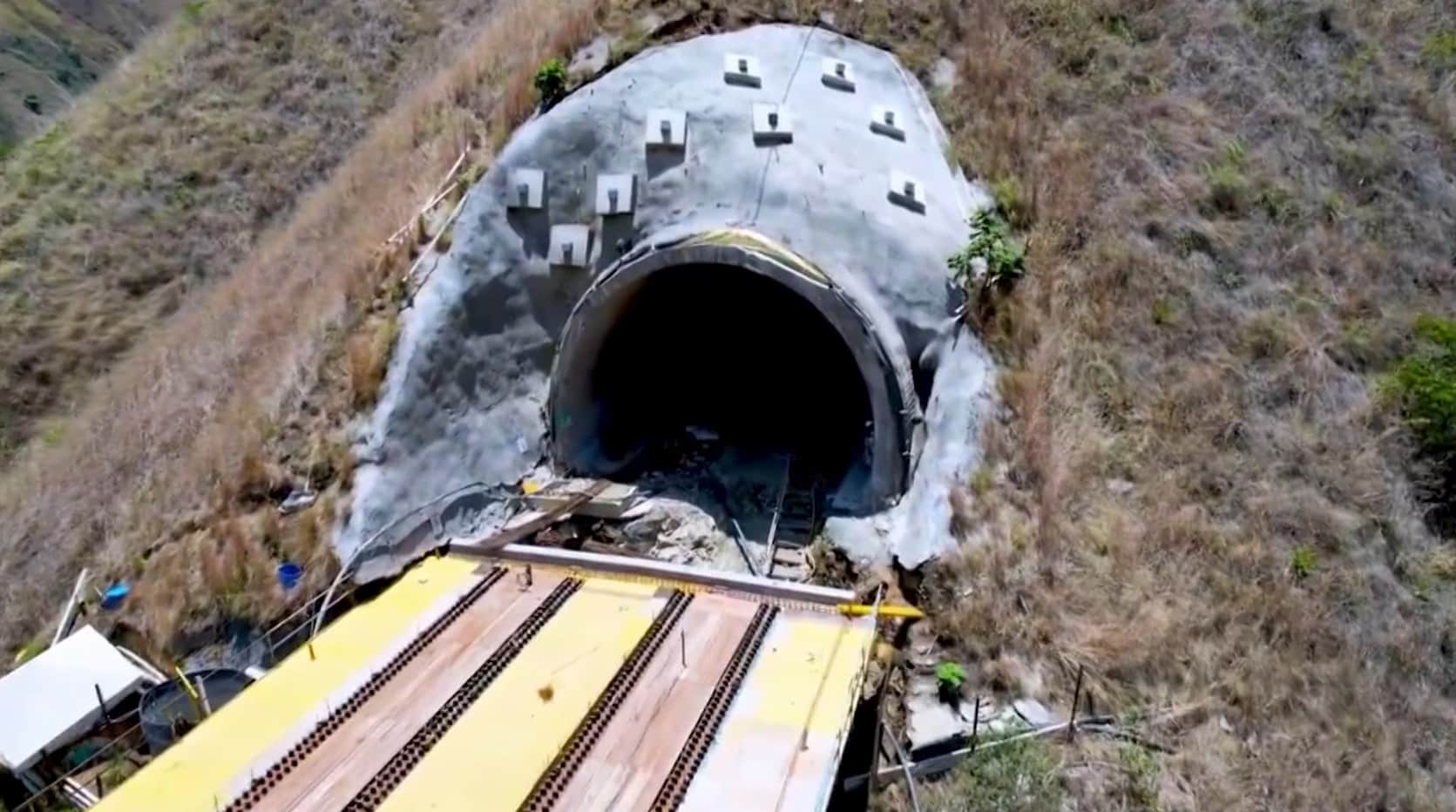 Controversia en el Túnel del Toyo: Gobernación de Antioquia y Invías en desacuerdo