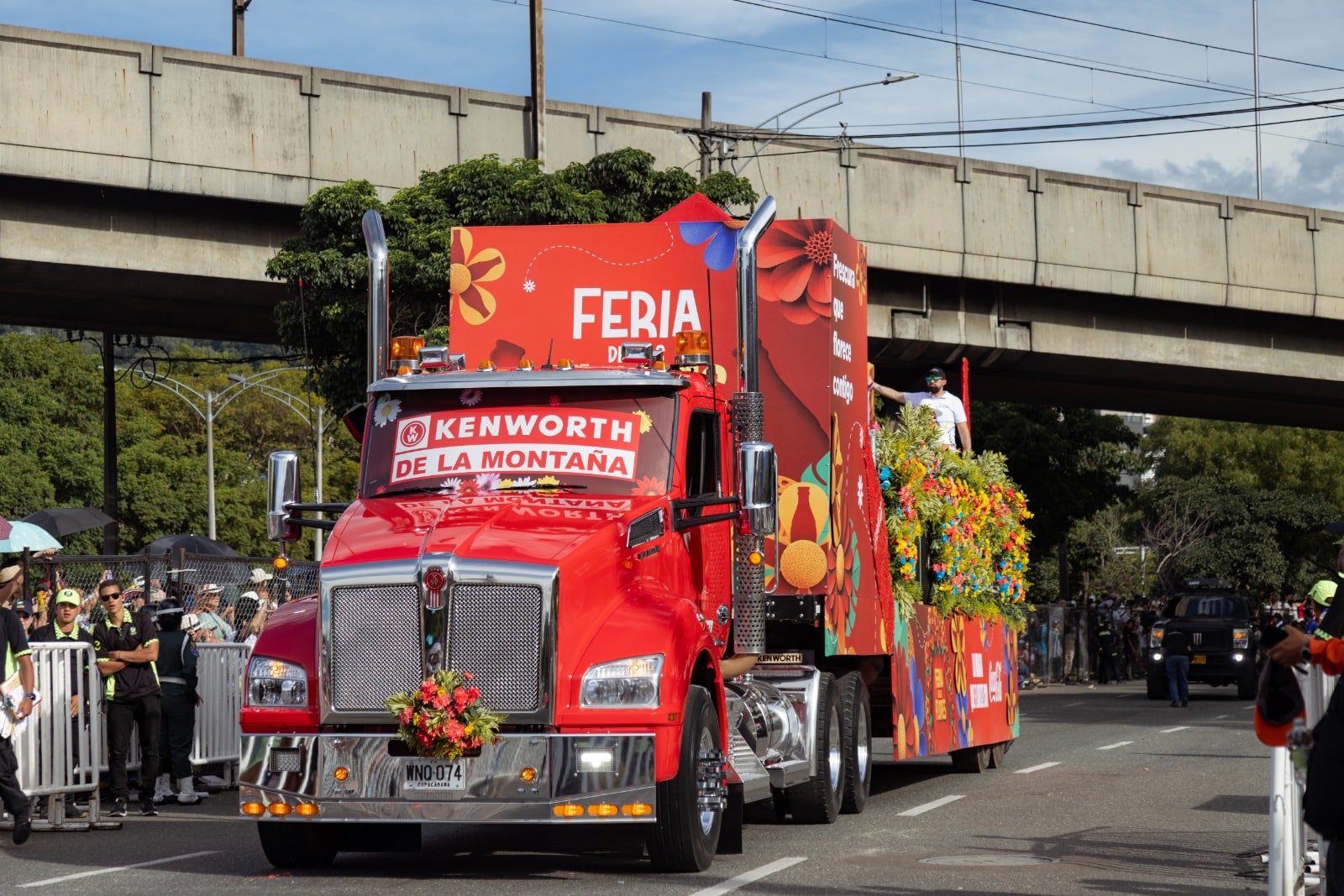 🔴Vea EN VIVO el Desfile Avenida Primavera en la Feria de las Flores 2026