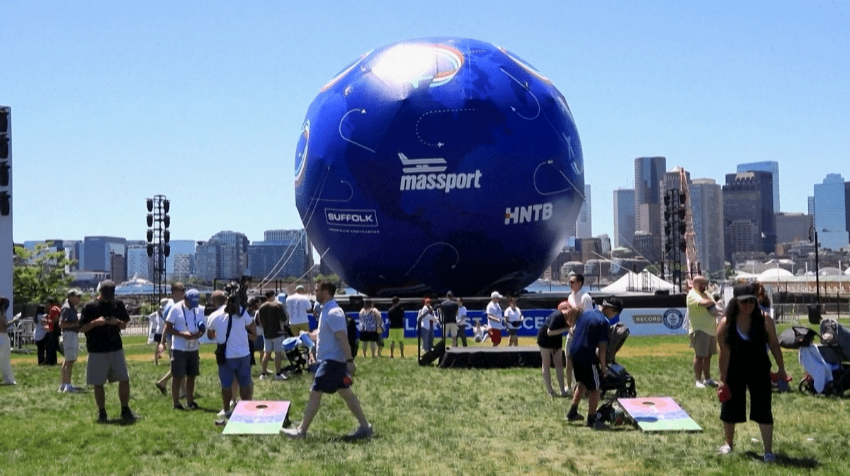 Este es el balón de fútbol más grande del mundo, ganador del Guinness Récords