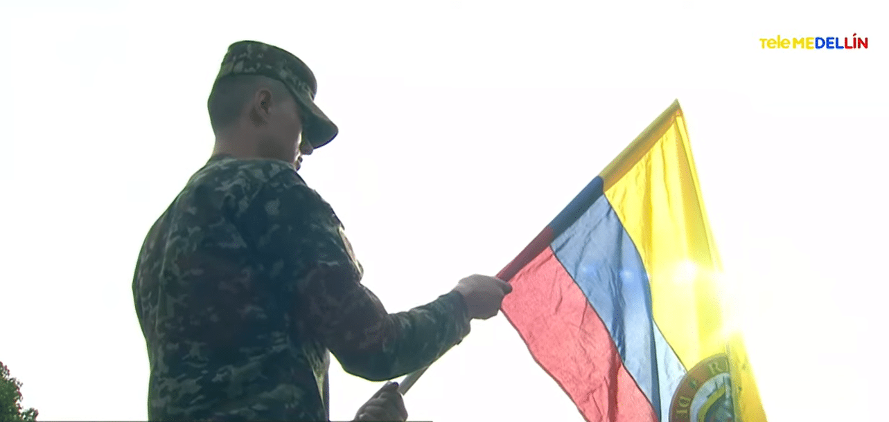Desfile militar en Medellín por la Independencia de Colombia