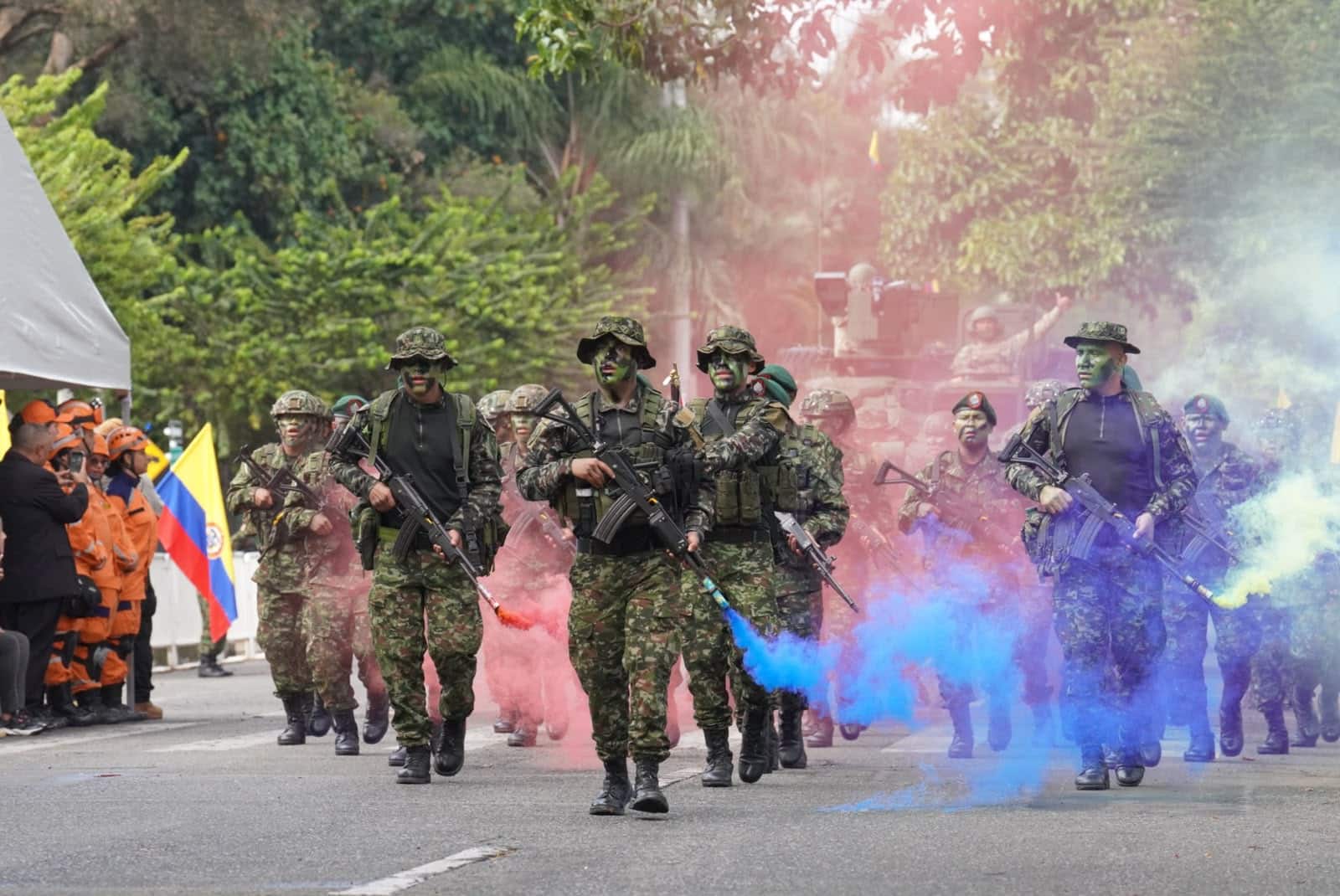 Medellín conmemora 216 años de independencia con un desfile militar