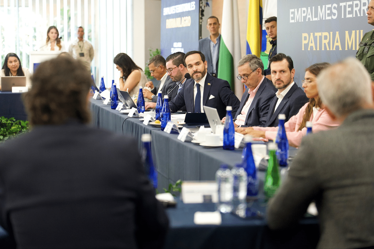 Abelardo De la Espriella realizó empalme regional en Medellín
