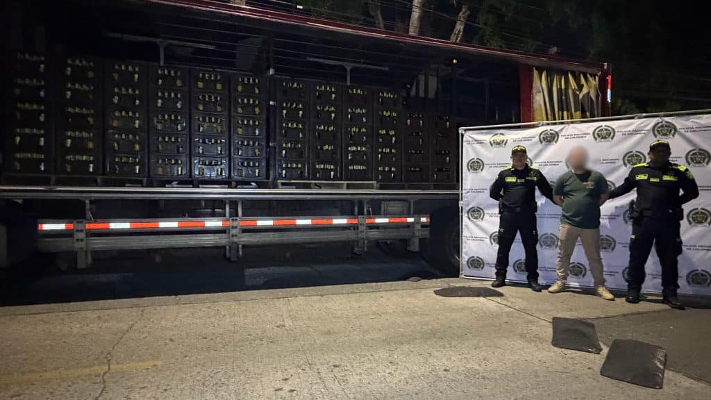 Desmantelan alambique ilegal en Bello con incautación de más de 6,000 cervezas adulteradas