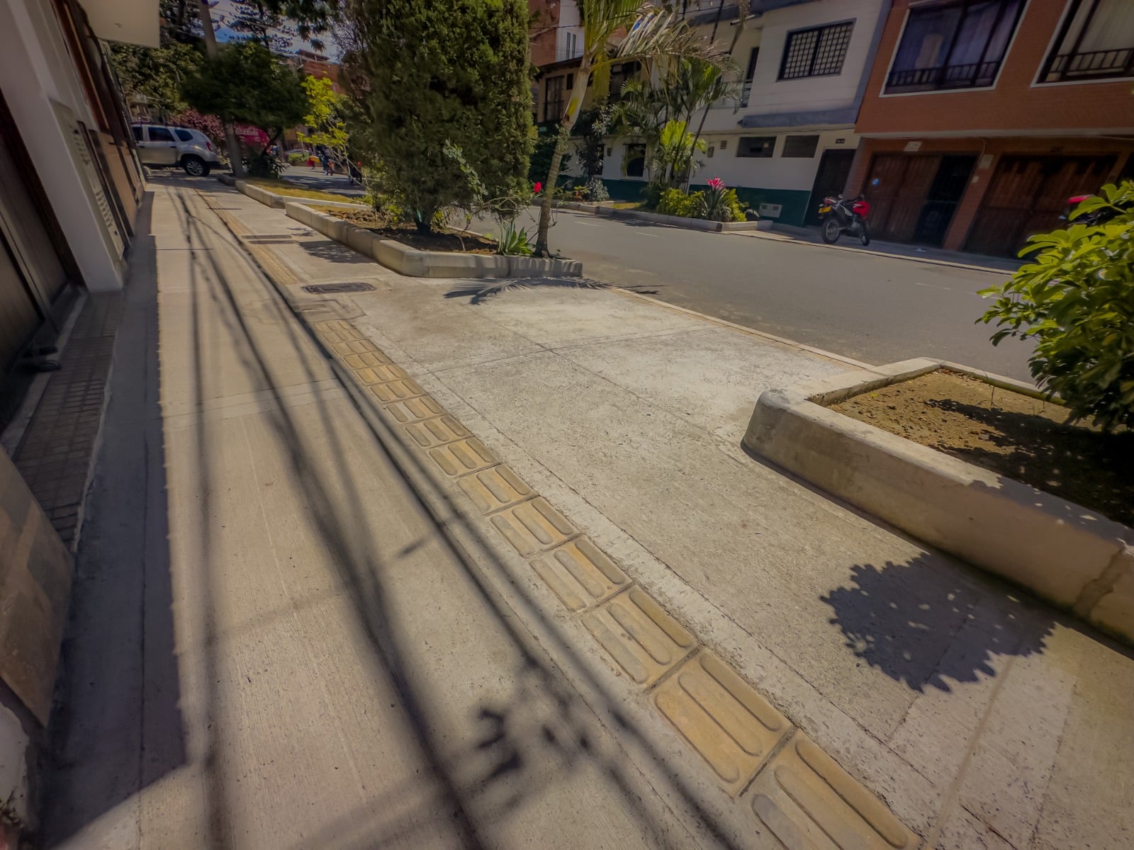 Intervención de andenes en Medellín: un paso hacia la movilidad inclusiva