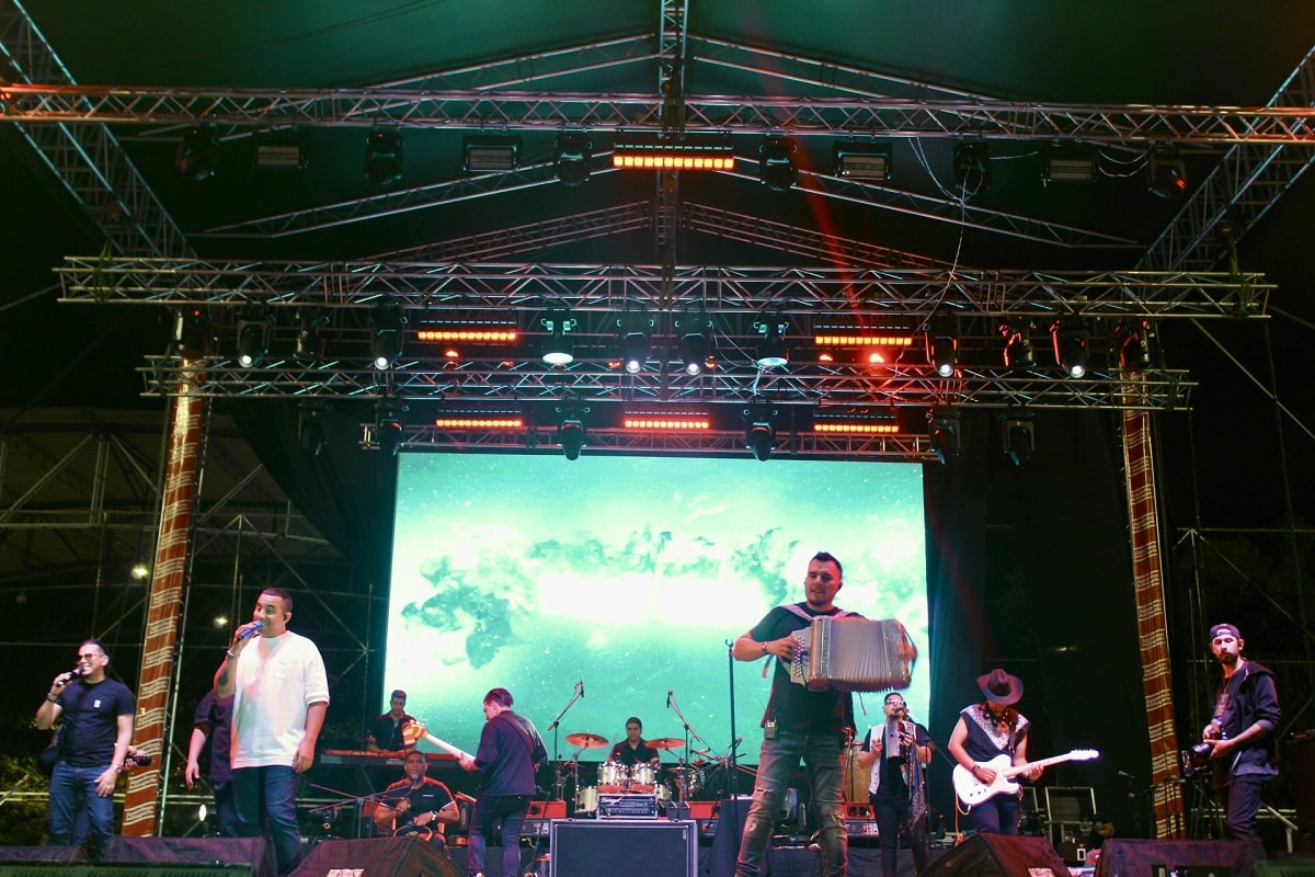 Programación y artistas de los tablados en Guayabal y San Javier en la Feria de las Flores