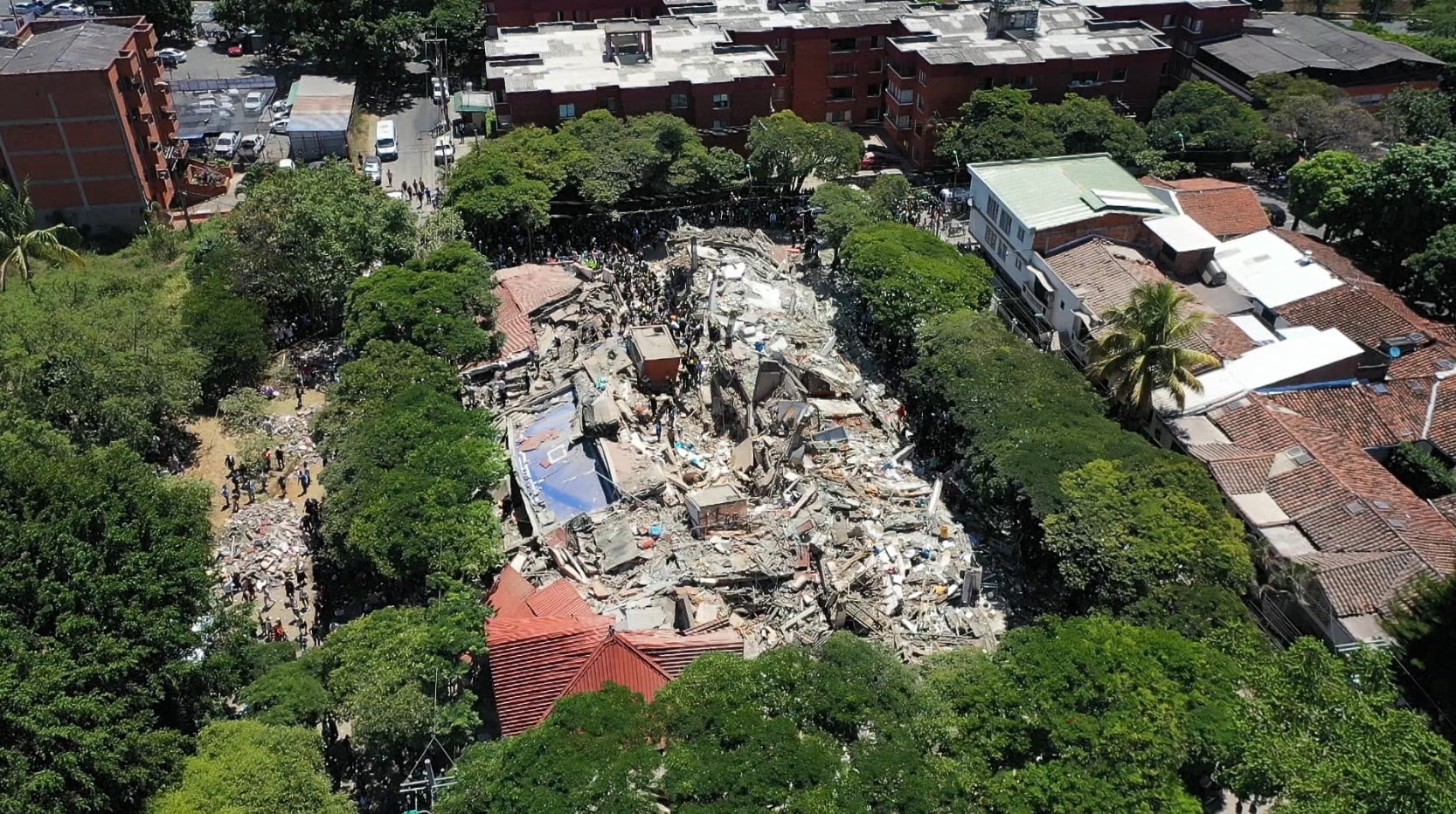 77 horas después del terremoto, Cali mantiene la búsqueda de sobrevivientes: quedan seis puntos críticos