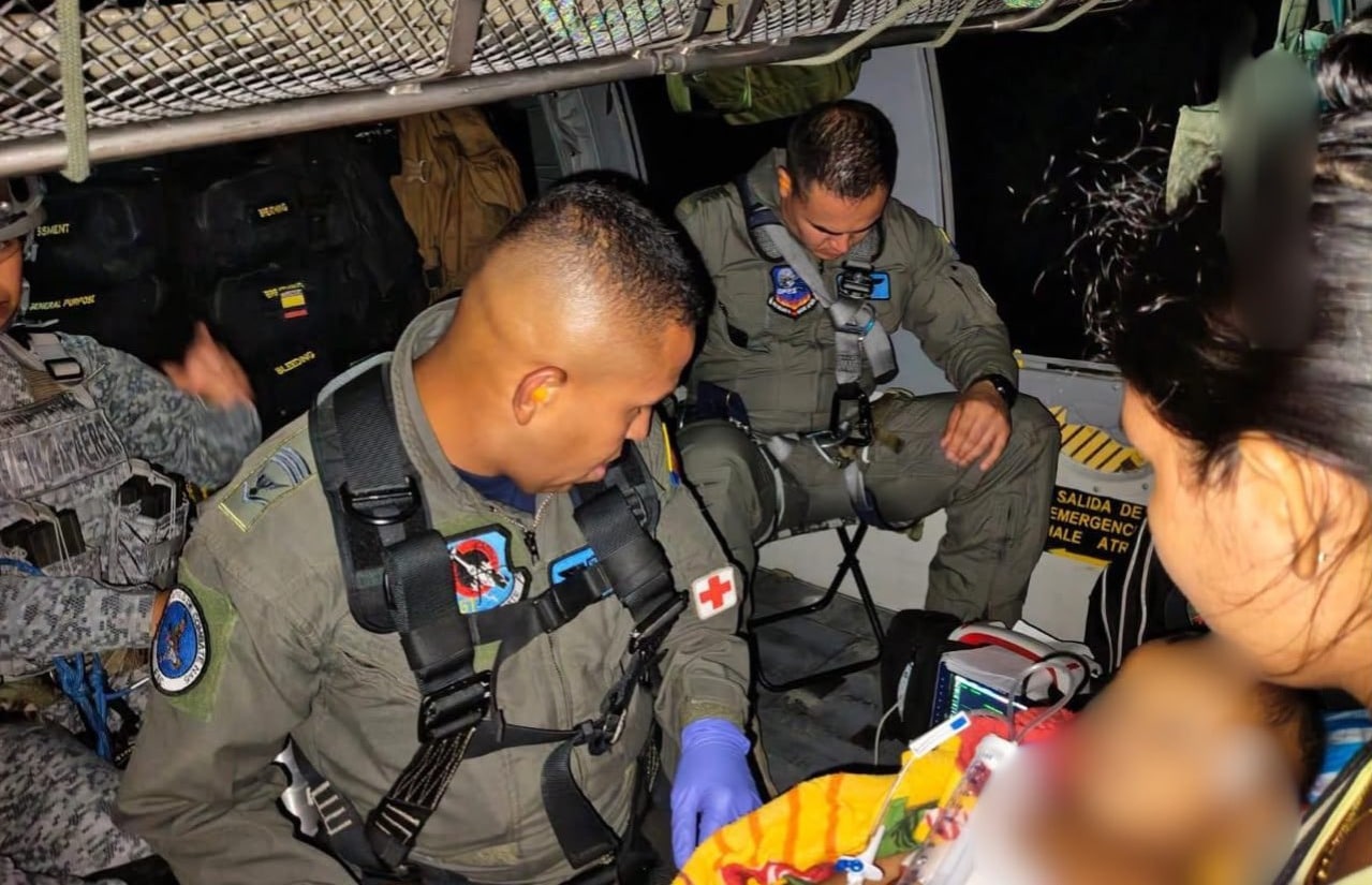 Bebé indígena de un año fue herido de bala, la Fuerza Aérea lo evacuó en helicóptero