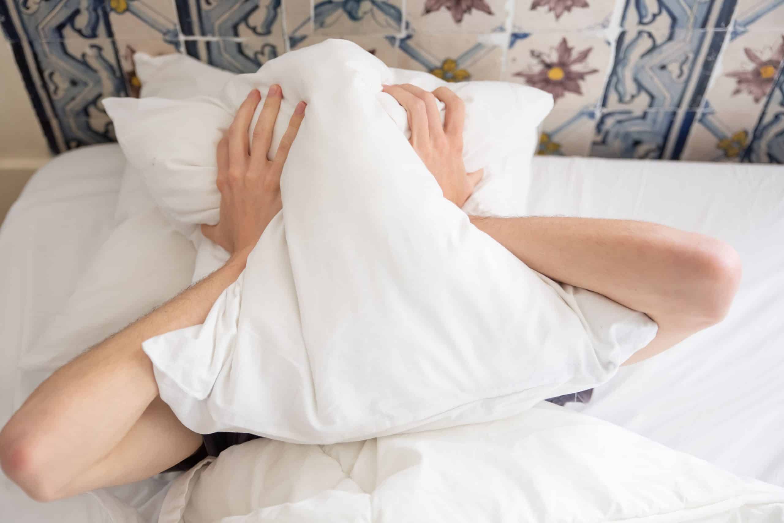 ¿Dando vueltas en la cama? Claves de la neurociencia para ganarle al insomnio y cuidar su cerebro