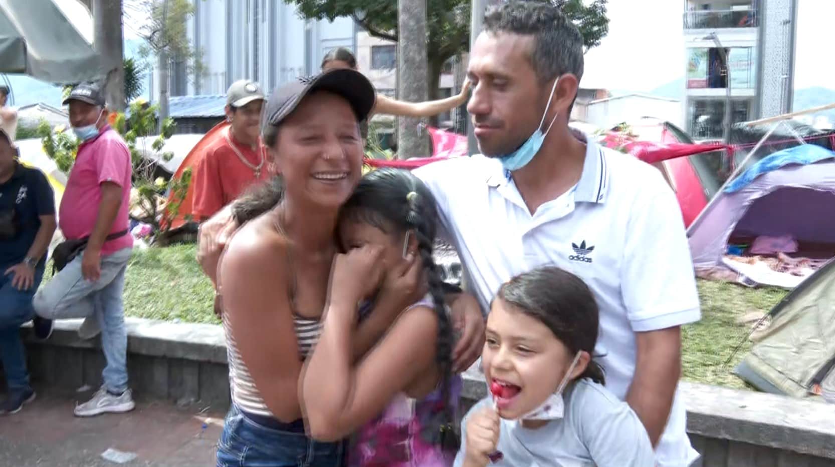 El emotivo reencuentro de una familia en Pereira tras el terremoto: se vieron en Noticias Telemedellín