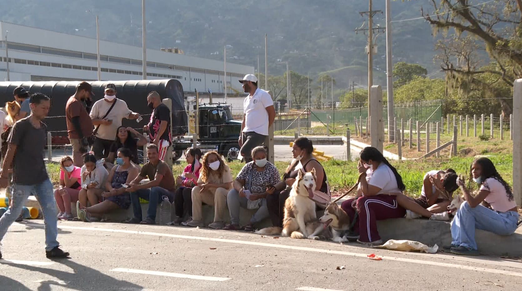 Incendio que amenazaba albergue de animales en Girardota fue controlado tras más de cinco horas de labores