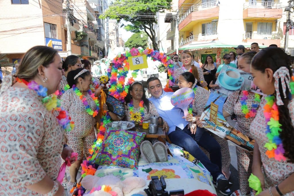 Preparativos para el Desfile de Camas y Comparsas en Itagüí