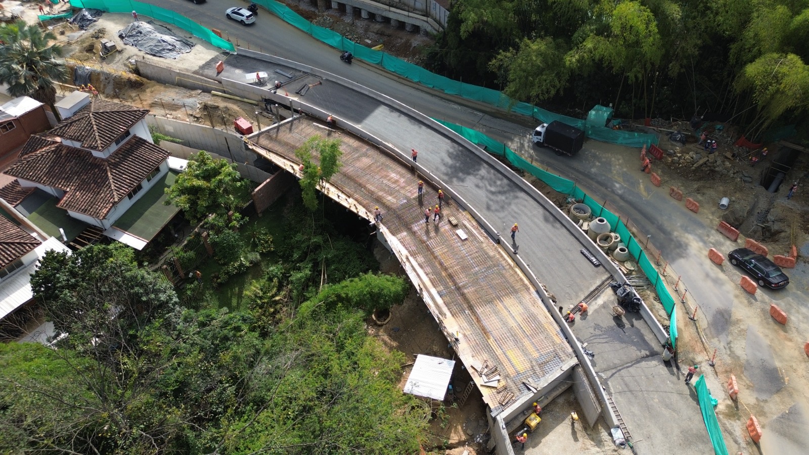 Se habilita el paso por el primer puente del proyecto del intercambio vial de la avenida 34
