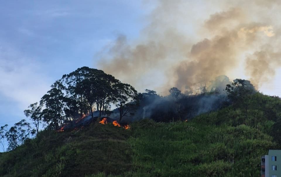Se registran incendios forestales en Rodeo Alto y Santa Elena