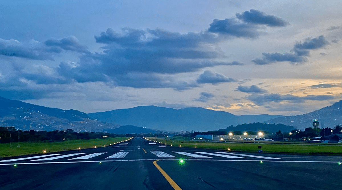 Suspensión temporal de operaciones en el Aeropuerto Olaya Herrera por un dron