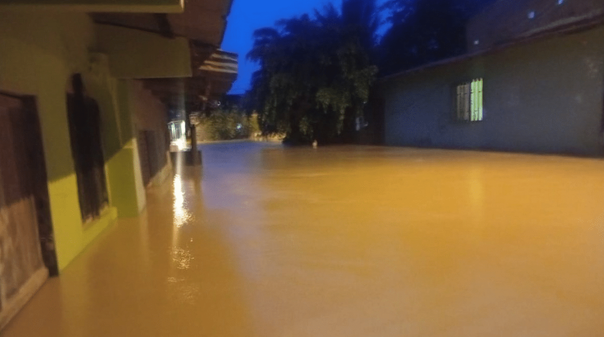 Lluvias dejan más de 100 familias afectadas en Zaragoza y daños en colegio de San Juan de Urabá