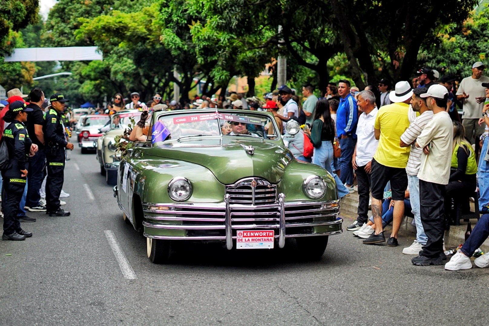 Desfile de Autos Clásicos y Antiguos en la Feria de las Flores 2026