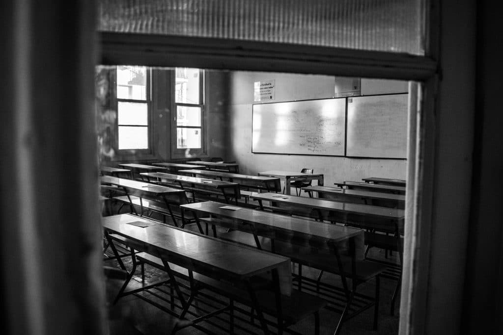 Destitución de profesor en Medellín por abuso sexual