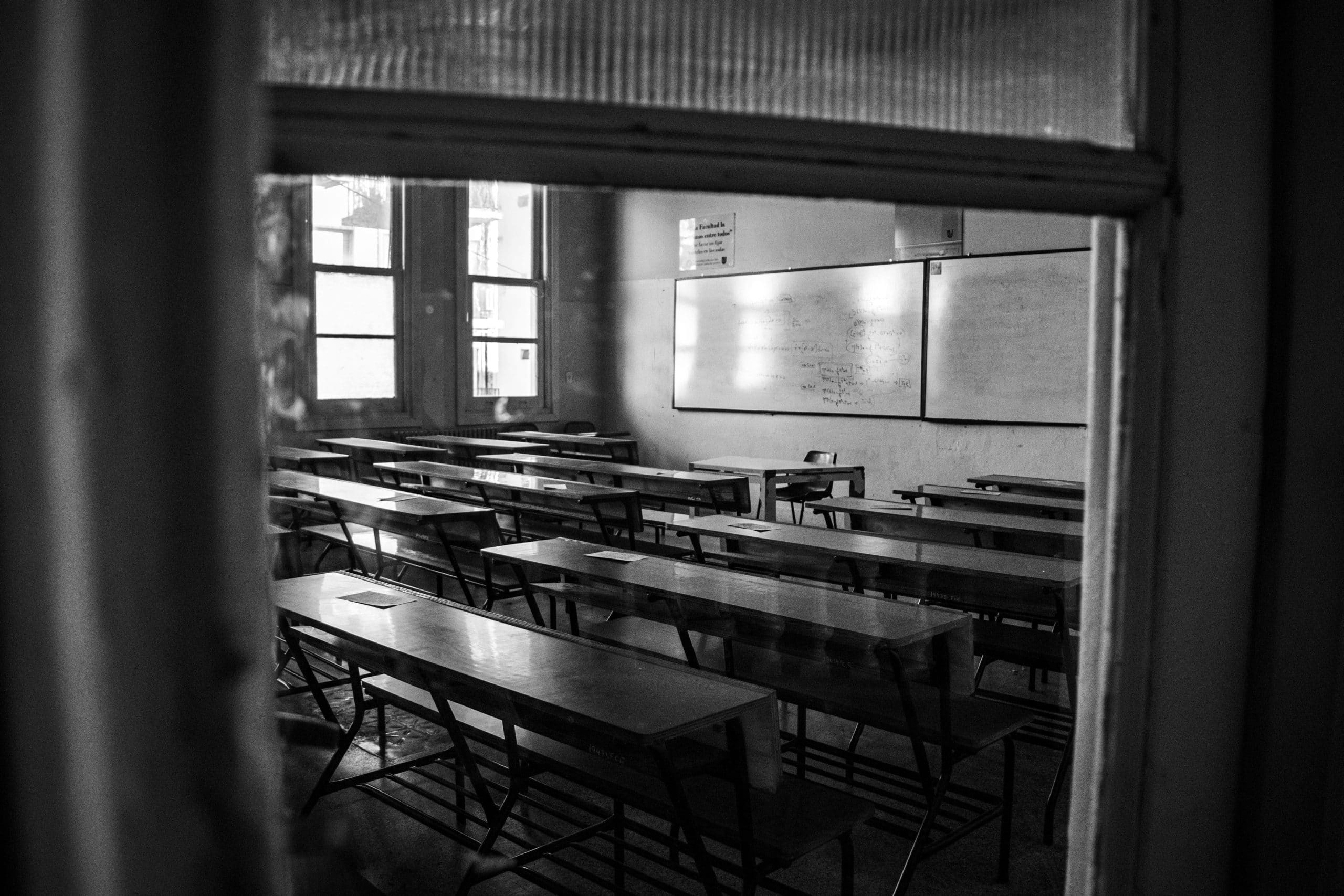 Destituyen por 17 años a un profesor en Medellín por abuso sexual